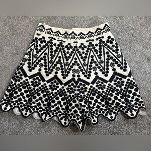Zara Cream & Black Embroidered Shorts. Women’s Size Small.